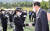 윤석열 대통령이 19일 충북 충주시 중앙경찰학교에서 열린 310기 졸업식에서 졸업생들을 격려하고 있다. 연합뉴스