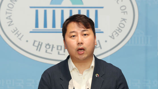 '이준석 저격수' 장예찬 "李 팬덤 무기로 尹 망하게 할 것 위협"