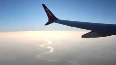 공항 활주로 지나쳐 훨훨 난 비행기…그때 조종사 2명 다 졸았다