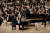 20일 롯데콘서트홀에서 열린 '클래식 레볼루션'에서 피아니스트 임윤찬이 김선욱(가운데)이 지휘하는 KBS교향악단과 협연하고 있다. 사진 롯데문화재단