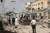 21일 소말리아 군과 경찰이 폭탄 테러와 인질극이 벌어진 모가디슈 하얏트호텔 주변에서 경계 근무를 하고 있다. 군 당국은 이날 진압 작전을 펼쳐 무장단체 대원을 사살하고,106명의 인질을 구출했다고 밝혔다. 로이터=연합뉴스 