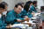 윤석열 대통령이 22일 오전 서울 용산 대통령실 청사에서 열린 을지 국무회의에서 의사봉을 두드리고 있다. 사진 대통령실