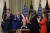 바이든 미국 대통령이 지난 16일 백악관에서 '인플레이션 감축법'에 서명한 뒤 참모들과 박수를 치고 있다. 연합뉴스