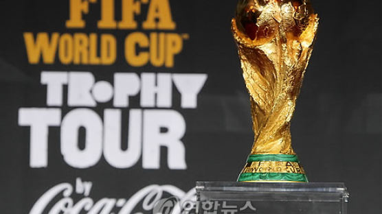 FIFA 월드컵 트로피, 한국 상륙…25일 더현대 서울서 공개