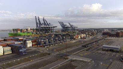 [사진] 영국 최대 무역항, 파업으로 마비