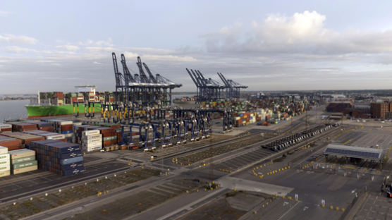[사진] 영국 최대 무역항, 파업으로 마비