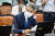 민형배 무소속 의원이 지난 9일 서울 여의도 국회에서 열린 교육위원회 전체회의에서 소위원회 구성의 건과 관련해 의사진행발언을 하고 있다. 뉴스1