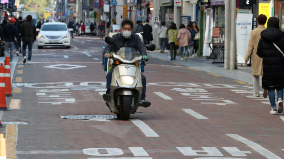 [단독] 尹공약 '배달 오토바이 앞번호판'…임기 내 추진 어렵다