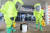 22일 오후 인천광역시 연수구 인천항 크루즈터미널에서 열린 민·관·군·경 합동으로 열린 을지연습 복합테러 대응 훈련에서 군 관계자들이 화학테러에 대응하고 있다. 뉴스1