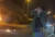 알렉산드르 두긴이 지난 20일(현지시간) 모스크바 인근 고속도로에서 차량 폭발로 숨진 딸 다리아 두긴의 사고 현장을 지키고 있다. [사진 유튜브 캡처] 