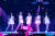 걸그룹 있지가 무대에 올라 신곡 ‘스니커즈’를 열창하고 있다. [사진 CJ ENM]