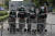 24일 태국 경찰이 방콕의 정부 청사를 지키고 있다. AP=연합뉴스
