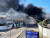 리비아 트리폴리의 파괴된 건물에서 검은 연기가 치솟고 있다. 로이터=연합통신
