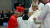  프란치스코 교황이 27일(현지시각) 바티칸의 성 베드로 대성전에서 열린 서임식에서 유흥식 라자로(70) 교황청 성직자부 장관에게 추기경의 상징인 빨간색 사제 각모(비레타)를 씌우고 있다. (로마교황청 유투브 캡쳐). 뉴스1