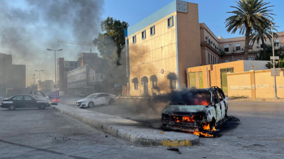 '탕탕탕' 최소 23명 숨졌다…둘로 쪼개진 리비아 또 유혈충돌