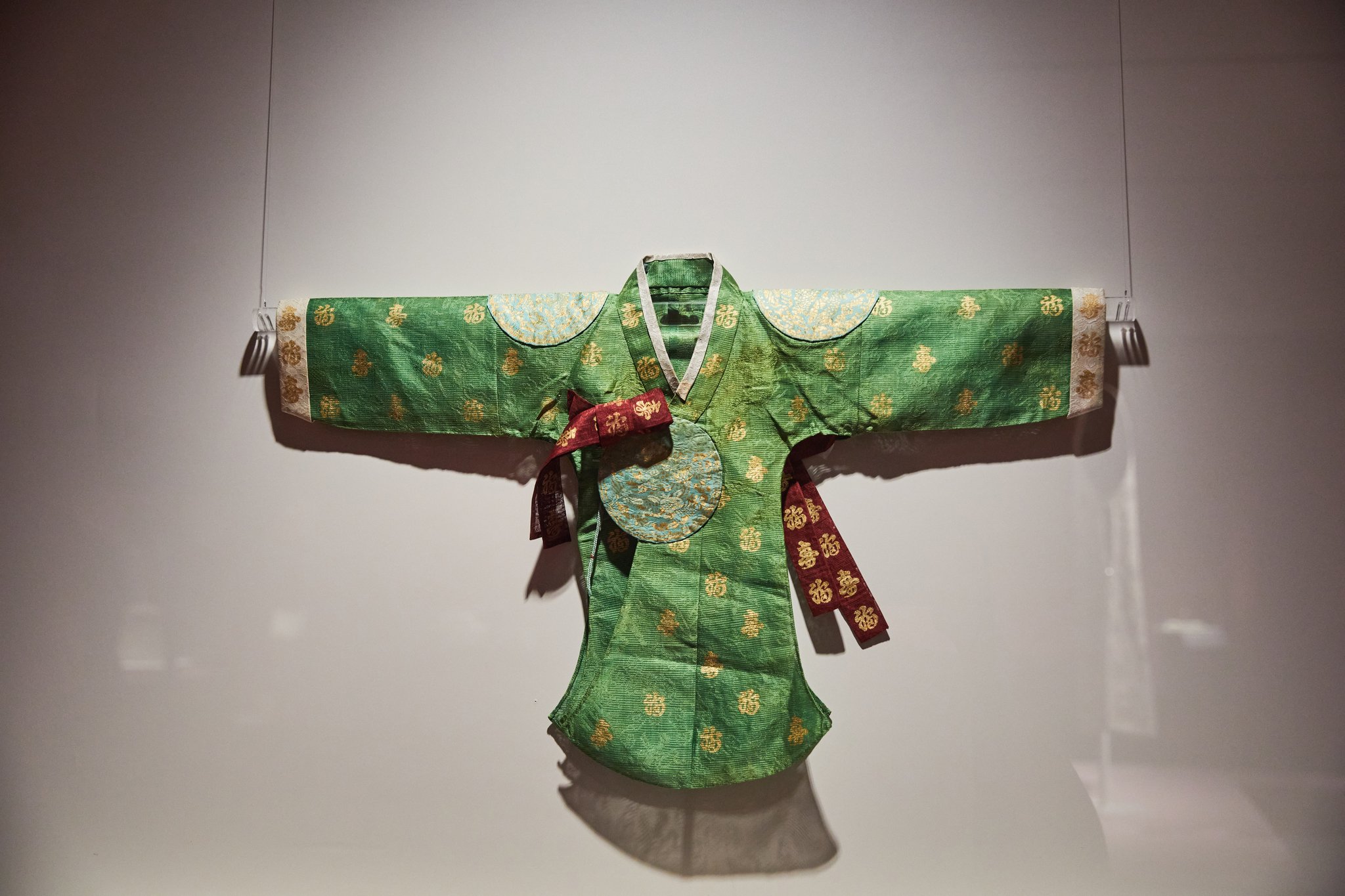 ‘덕혜옹주 당의와 스란치마’는 덕혜옹주가 일본에 머물던 당시 남긴 왕실 복식이자 당대 최고 수준의 복식 유물이라는 중요한 의의가 있다.