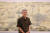 한라산 백록담을 소재로 한 '산상' 작품 앞에 선 강요배 화백. [사진 학고재]