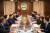 박진 외교부 장관이 29일 몽골 울란바토르에서 잔당샤타르 몽골 국회의장을 예방, 대화하고 있다.연합뉴스