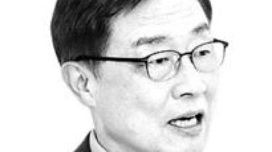서문시장 마이크로 “정권교체” 외친 최재형…檢 재판 넘긴 이유는