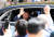 윤석열 대통령이 지난 8월 26일 오후 대구 중구 서문시장을 방문 시민들과 인사를 하고 있다. 대통령실 사진기자단