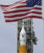 아르테미스 프로그램을 수행할 초대형 로켓이 29일(현지시간) 미국 케네디우주센터에서 발사를 대기하고 있다. EPA=연합뉴스 