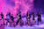 블랙핑크는 최근 발매한 2집 선공개곡 '핑크 베놈' 퍼포먼스로 K팝 걸그룹 최초로 VMA 시상식 무대를 꾸몄다. AFP=연합뉴스