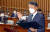 오석준 대법관 후보자가 29일 오전 서울 여의도 국회에서 열린 인사청문회에서 선서를 하고 있다. 뉴스1