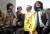 2012년 대선 직전 탁현민씨(왼쪽에서 둘째)가 문재인 당시 대선 후보와 찍은 사진. 탁씨는 김어준씨(맨 오른쪽)가 진행하는 tbs 라디오 프로그램에서 윤석열 정부를 비판했다. 중앙포토