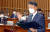 오석준 대법관 후보자가 29일 국회에서 열린 인사청문회에서 선서하고 있다. 김성룡 기자