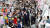 윤석열 대통령이 26일 오후 대구 중구 서문시장을 방문, 장바구니를 들고 시장을 둘러보고 있다. 연합뉴스