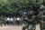 지난 30일 대만 펑후 기지에 있는 공군부대를 방문한 차이잉원 대만 총통이 대만 공군의 군사 장비 시연 모습을 보고 있다. AP=연합뉴스