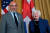재닛 옐런(오른쪽) 미국 재무장관과 나딤 자하위 영국 재무장관은 지난달 31일 미국 워싱턴의 재무부 건물에서 만나 주요7개국(G7)의 러시아산 원유 가격 상한제 등에 대해 논의했다. AFP=연합뉴스