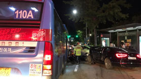 도로변 3명 받은 만취車…택시 박고 버스 충돌 총 8명 죽을 뻔