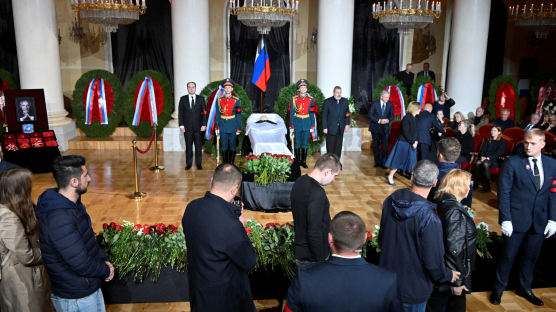 고르바초프 장례식에 추모객 수천명 몰렸다…푸틴은 불참