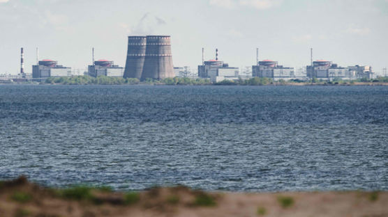 자포리자 원전 마지막 전력선 끊겼다…커지는 핵재앙 우려
