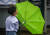 태풍 '힌남노'가 북상중인 4일 오후 서울 영등포구 여의도한강공원에서 한 시민의 우산이 바람에 뒤집히고 있다. 뉴시스