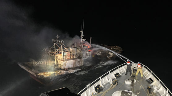 인천 덕적도 해상서 어선 화재…실종 1명·구조 11명