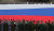 지난달 22일 러시아 모스크바에서 열린 '국기의날' 행사에서 러시아 군인들이 러시아 국기를 들고 있다. 우크라이나와 전투를 치르는 군인은 급여 미지급 등으로 사기가 떨어진 것으로 알려졌다. EPA=연합뉴스
