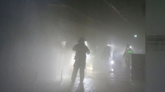 송파구 대형 복합쇼핑몰 창고서 화재…200여명 대피