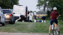 캐나다 ‘10명 사망’ 흉기 난동범 1명 숨진 채 발견…남은 1명은 도주