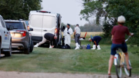 캐나다 ‘10명 사망’ 흉기 난동범 1명 숨진 채 발견…남은 1명은 도주