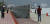 태풍 힌남노가 북상 중인 5일 경남 창원시 마산합포구 마산어시장 일대에 2ｍ 높이의 기립식 차수벽이 설치되고 있다. [뉴스1]