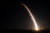 지난 2019년 5월 1일(현지시간) 새벽 미국 캘리포니아주 밴던버그 공군기지에서 발사한 미니트맨 3 대륙간탄도미사일(ICBM)이 화염을 뿜고 상승하고 있다. 이번 발사는 핵탄두가 없는 미사일을 발사하는 훈련이다. [사진 미 공군]