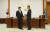 2007년 노무현 정부 당시 노무현 전 대통령과 문재인 대통령 비서실장이 대화를 나누고 있다. 연합뉴스