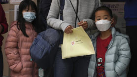 “5살도 맞아라” 홍콩 백신패스 확대…2차 접종 의무화