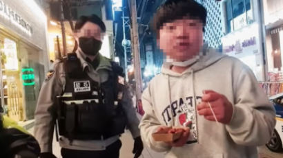 경찰 연행도 생중계…음식점 돌며 영업방해 방송한 유튜버 구속