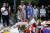 8일(현지시간) 미국 위싱턴 DC 영국 대사관 앞에 여왕을 추모하는 시민들이 모여 있다. EPA=연합뉴스