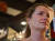 8일(현지시간) 미국 캘리포니아 패서디나 영국티룸에서 한 여성이 여왕을 회상하며 눈물을 흘리고 있다. AFP=연합뉴스