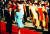 1999년 방한 당시 김대중 전 대통령과 의장대를 사열하는 엘리자베스 2세 여왕의 모습. 연합뉴스