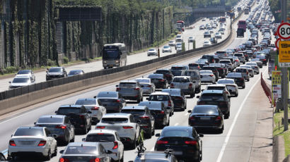 오늘 649만대 차들이 움직인다…전국 고속도로 양방향 정체